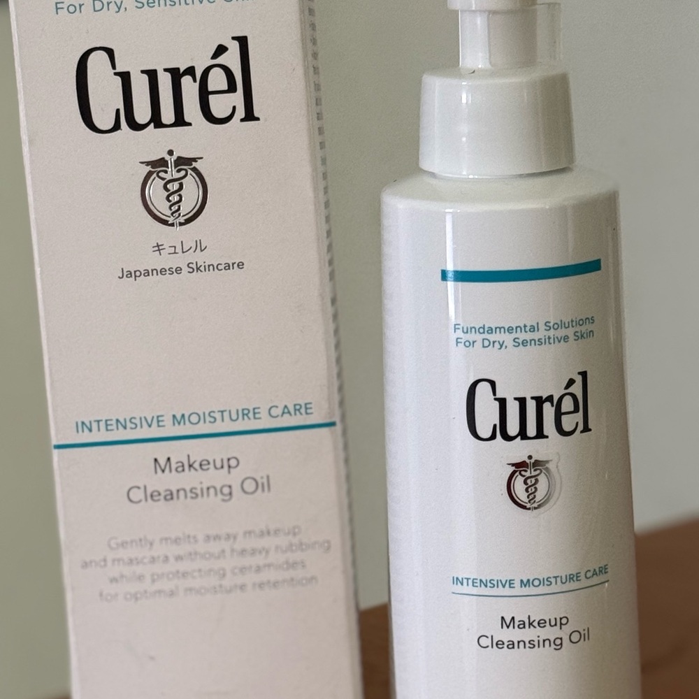 Makeup cleansing oil
